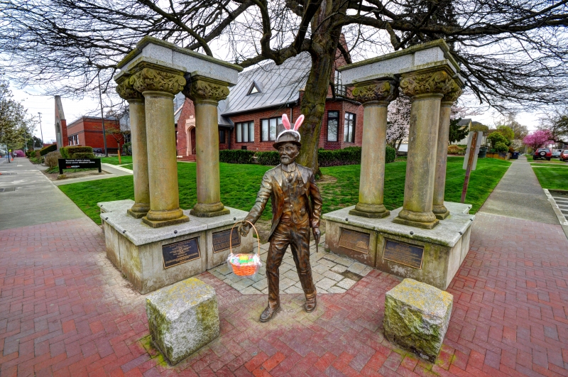 bronze, statue, easter, proctor, library, north 26th
